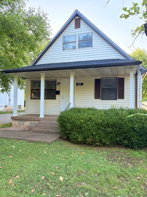 1607 Nutwood Street